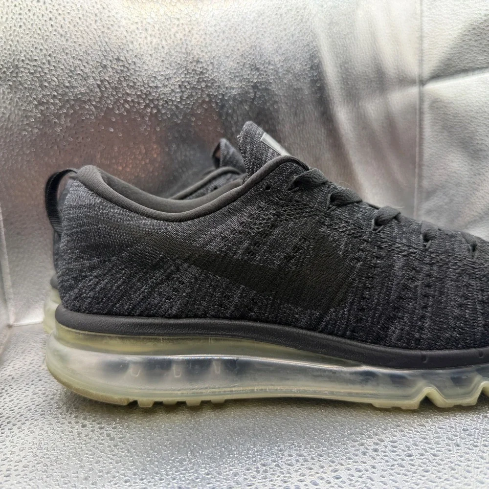 Size 10 Nike Flyknit Max Running Shoes Mens Black Grey Excellent 620469-010